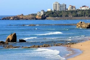 Biarritz : Cours de surf sur la côte Basque.