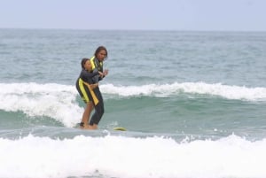 Biarritz: Cours de surf sur la côte Basque.