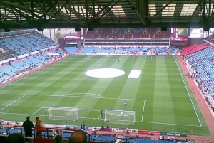 Birmingham : match de football de l'Aston Villa FC à Villa Park
