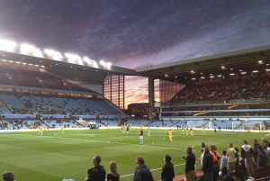 Birmingham : match de football de l'Aston Villa FC à Villa Park