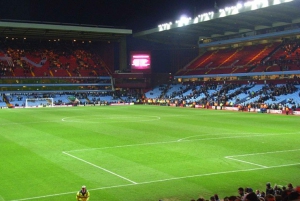 Birmingham : match de football de l'Aston Villa FC à Villa Park