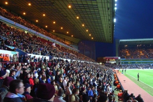 Birmingham : match de football de l'Aston Villa FC à Villa Park