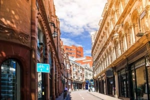 Tour privado a pie por los rincones únicos de Birmingham para parejas