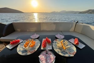 Bodrum Boat Tour: Bodrum Sunset Tour with Jet Black Yacht