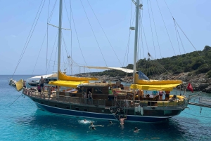 ボドルム：オラク島ボートツアー（ランチとオプション送迎付き）