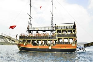 Bodrum: Piratenbootfahrt mit BBQ-Mittagessen und optionaler Abholung