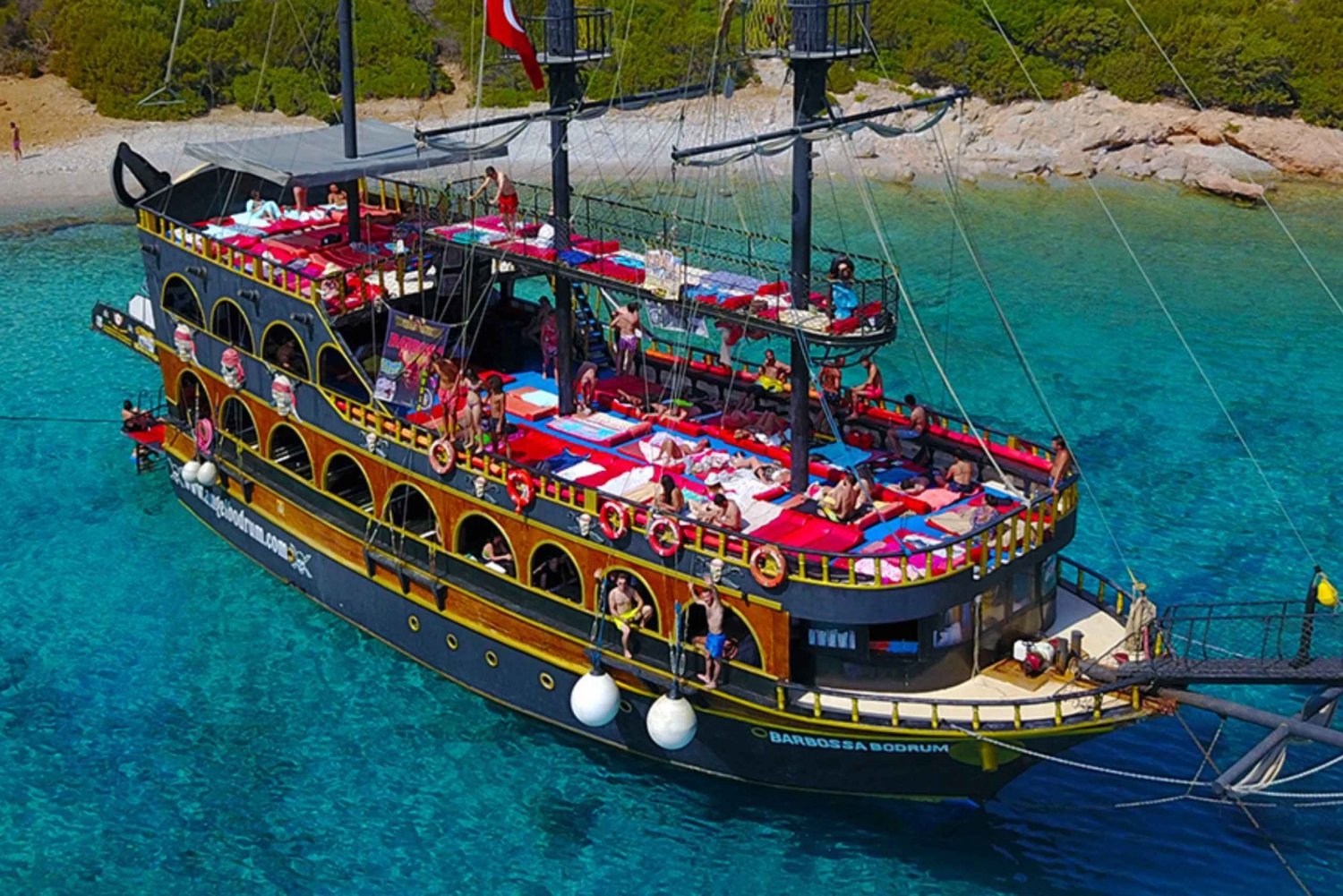 Bodrum: Passeio de barco pirata com almoço