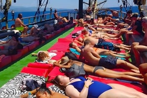 Bodrum: Excursión en barco pirata con almuerzo