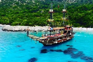 Bodrum: Excursión en barco pirata con almuerzo