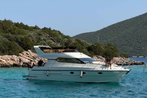 Bodrum: Prywatna wycieczka jachtem motorowym z postojami na pływanie i lunchem