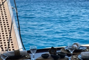 Bodrum: Prywatna wycieczka jachtem motorowym z postojami na pływanie i lunchem
