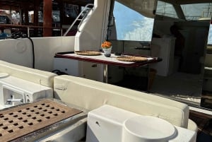 Bodrum: Privat motorbåtstur med badstopp och lunch