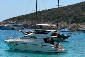 Bodrum: Privat motorbåtstur med badstopp och lunch