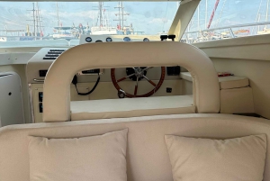 Bodrum: Excursión privada en yate al atardecer con cena ligera