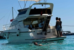 Bodrum: Excursión privada en yate al atardecer con cena ligera