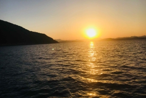 Bodrum: Excursión privada en yate al atardecer con cena ligera
