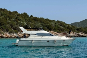 Bodrum: Excursión privada en yate al atardecer con cena ligera