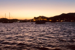 Bodrum: Excursión privada en yate al atardecer con cena ligera
