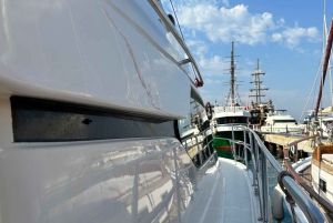 Bodrum: Excursión privada en yate al atardecer con cena ligera