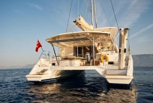 Bodrum Private Tour : Excursion en catamaran à Bodrum avec déjeuner