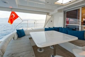 Tour privado de Bodrum: Excursión en catamarán por Bodrum con almuerzo