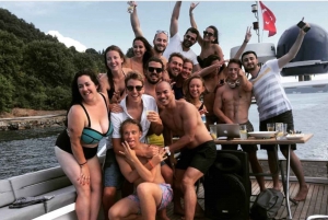 Bodrum: Tour privato in barca per nuotare e tramonto