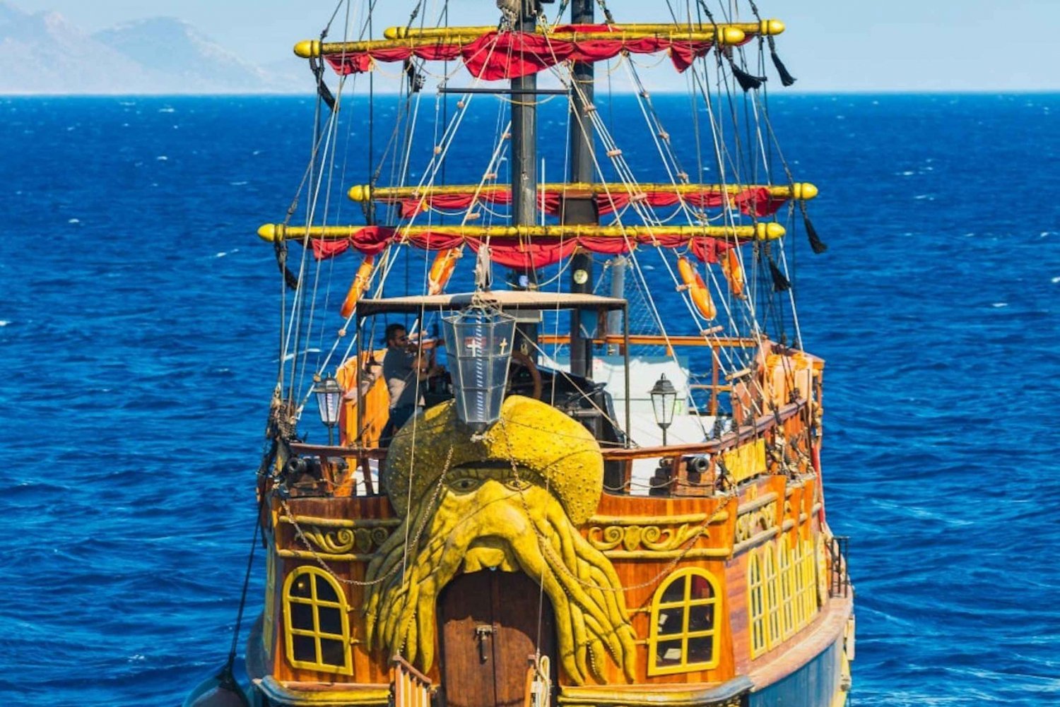 Kardamaina: Piratbåtcruise med 3 bukter med grilllunsj