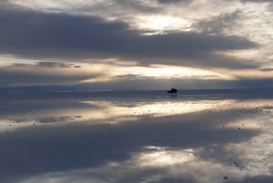 2 jours d'excursion privée dans les plaines salées au départ d'Uyuni en pluies