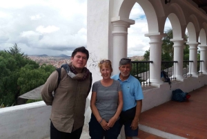 Detrás: tour a pie de textiles e historia