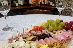 Bolivie : Dégustation de vins boliviens avec planche de charcuterie