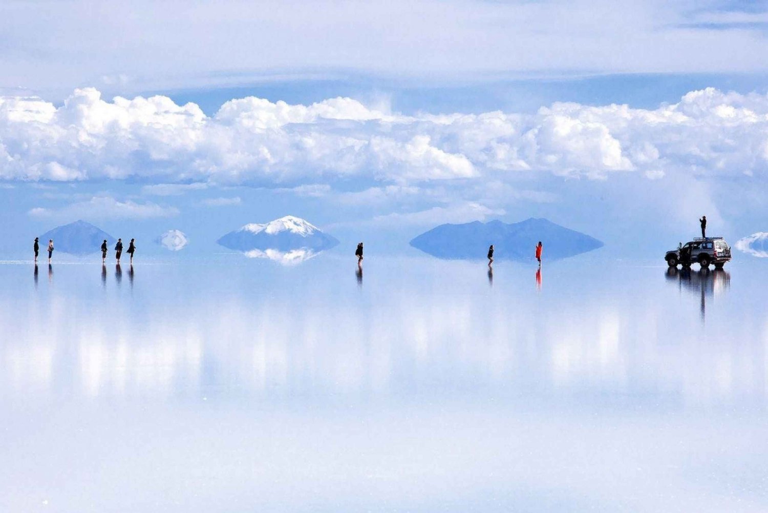 Day trip to Salar de Uyuni (4 small groups)