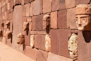 Desde la Paz :Rondleiding door de ruïnes van Tiwanaku