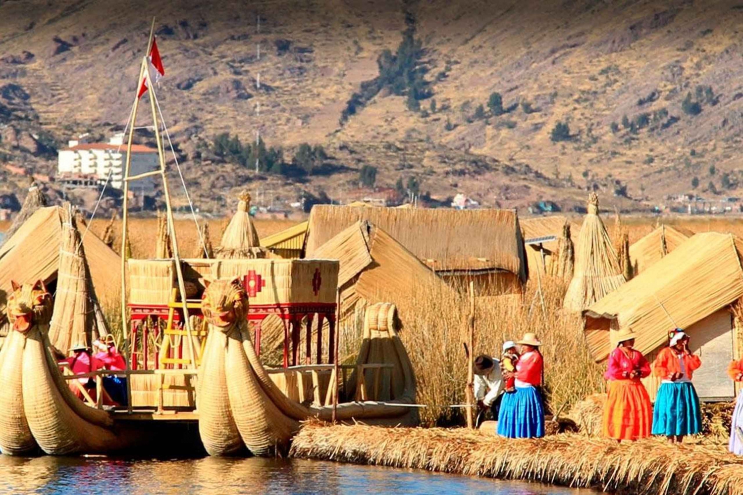 Excursion aux îles Uros + Trekking à Taquile