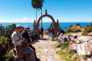 Ausflug zu den Uros-Inseln + Trekking durch Taquile