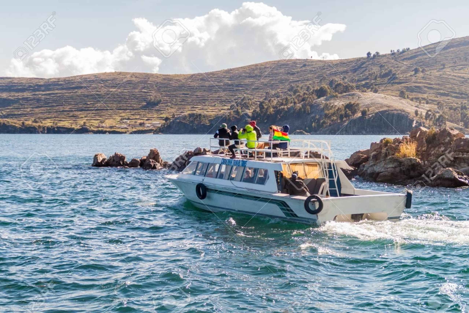 Découvrez la légendaire île du Soleil et Copacabana en une journée.