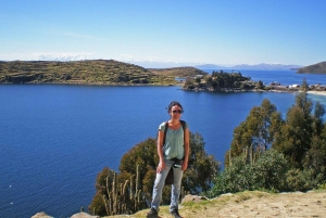 Découvrez la légendaire île du Soleil et Copacabana en une journée.