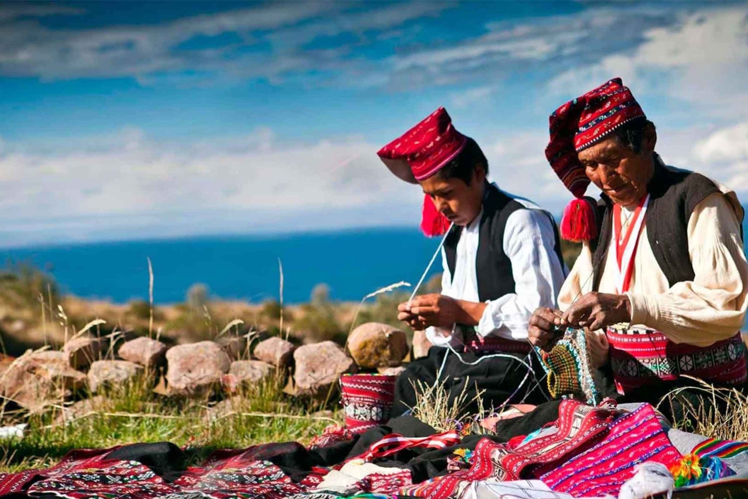 Från Arequipa: Buss till Puno och Uros-Taquile dagstur