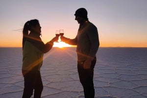 Da Atacama, Cile: tour privato di 2 giorni alle saline di Uyuni.