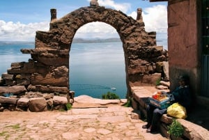 Da Cusco: Tour di 2 giorni sul Lago Titicaca con pernottamento in autobus