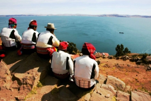 De Cusco: Excursão de 1 dia em ônibus com leito para o Lago Titicaca + almoço