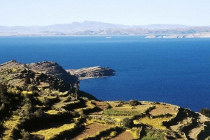 De Cusco: Excursão de 1 dia em ônibus com leito para o Lago Titicaca + almoço