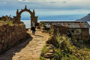 De Cusco: Excursão de 1 dia em ônibus com leito para o Lago Titicaca + almoço