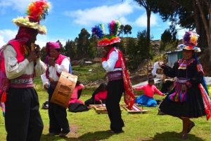 De Cusco: Excursão de 1 dia em ônibus com leito para o Lago Titicaca + almoço