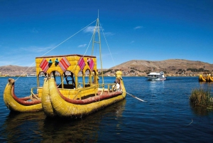 Vanuit Cusco: Titicacameer - dagvullende bustour met slaapbus