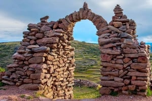 From Cusco: Overnight Bus to Puno and Lake Titicaca Day Tour