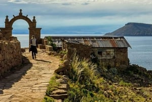 From Cusco: Overnight Bus to Puno and Lake Titicaca Day Tour