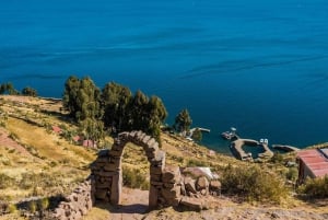 Desde Cusco: Uros y Taquile + Autobús-cama y Comidas