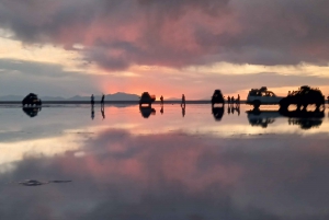 Desde La Paz: Vuelo de 2 días al Salar de Uyuni y a la Laguna Roja.