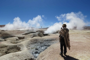 Fra La Paz: 2-dagers Uyuni Salt Flats & Red Lagoon med fly.