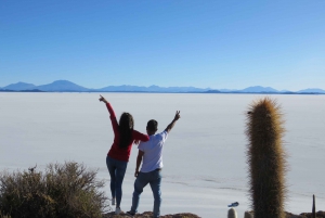 Fra La Paz: 2-dages flyrejse til Uyuni Salt Flats og den røde lagune.